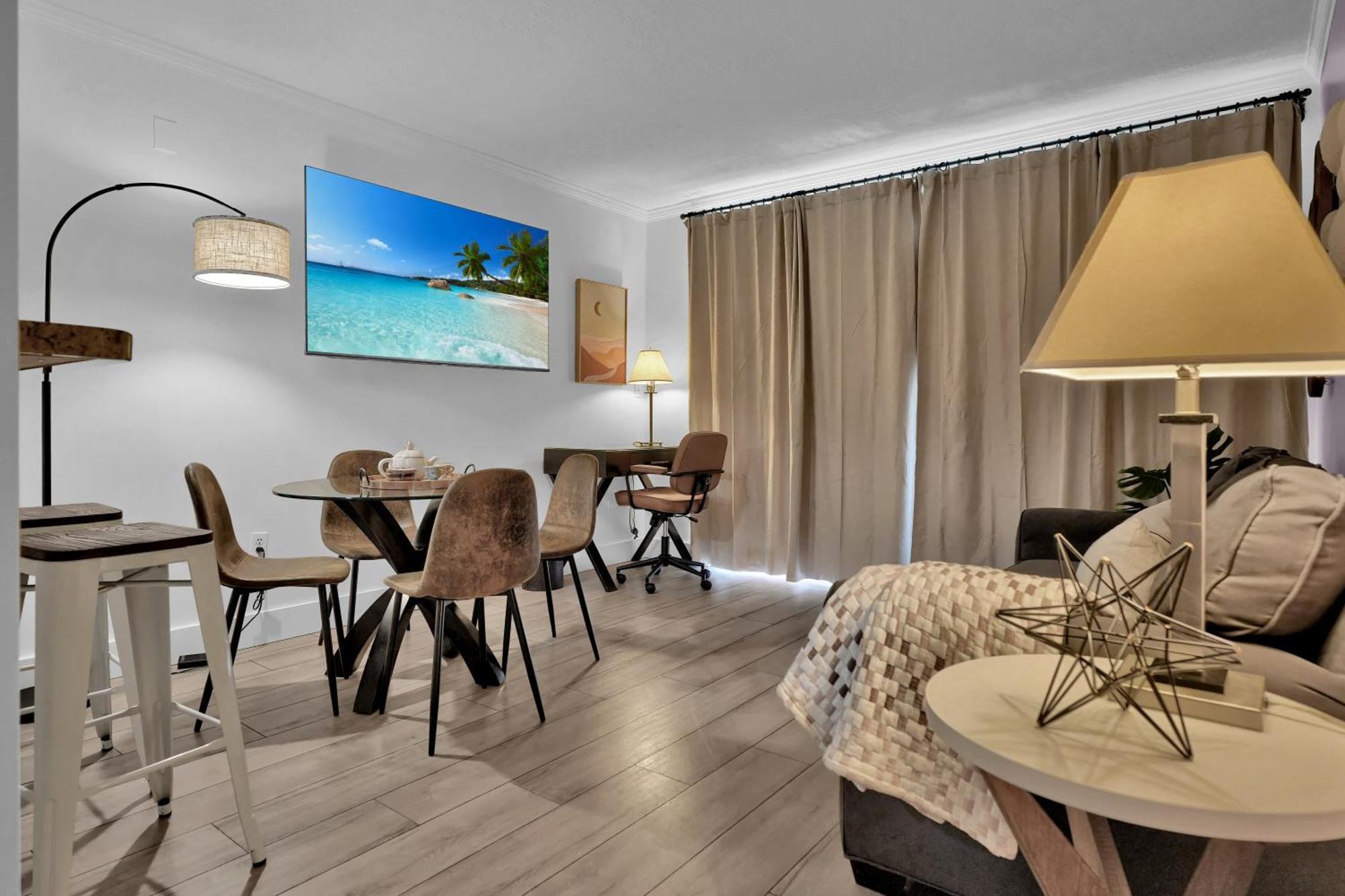 Serene Cozy Retreat With Balcony Free Parking Miami