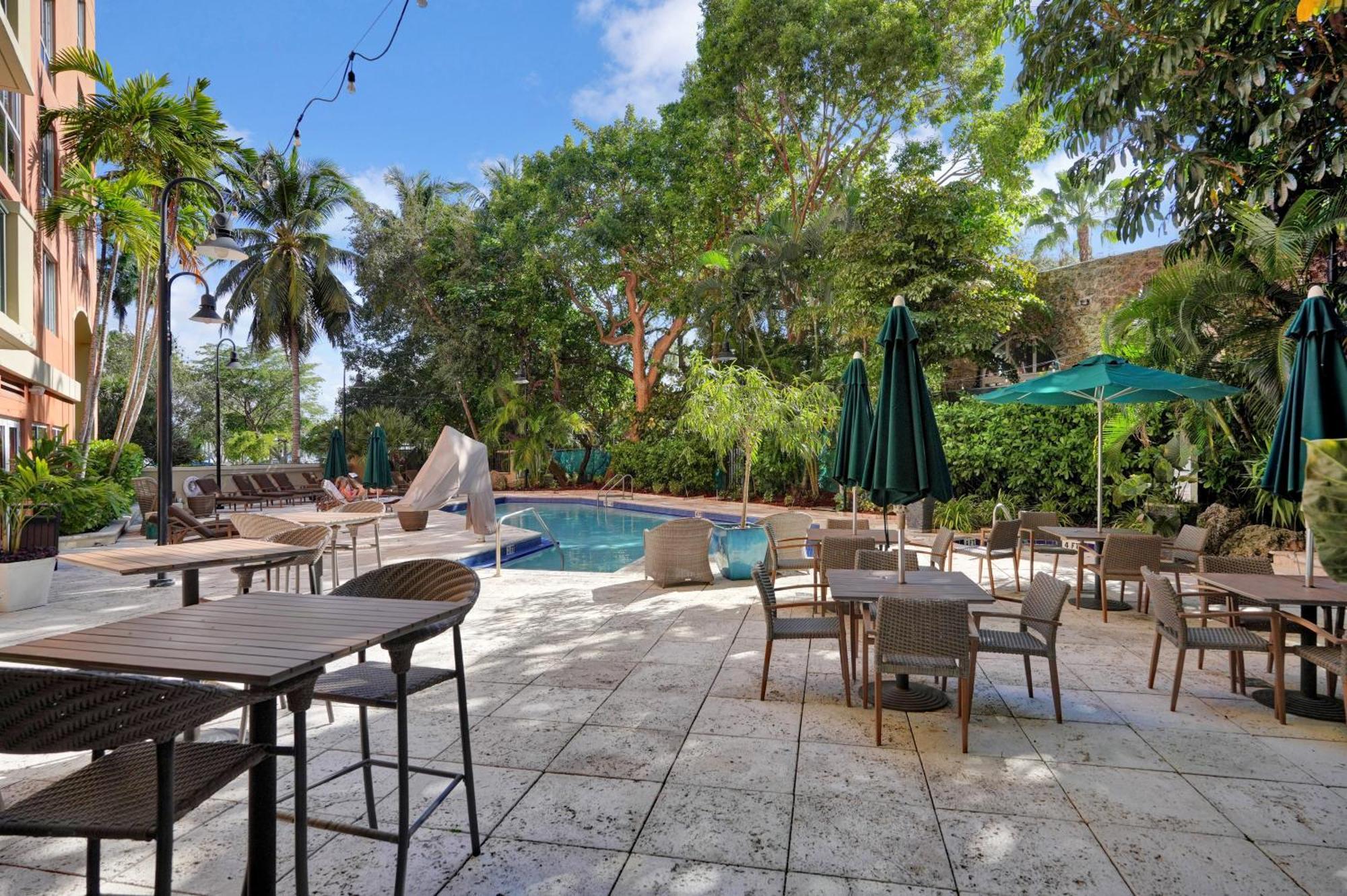 Aparthotel Serene Cozy Retreat With Balcony Free Parking