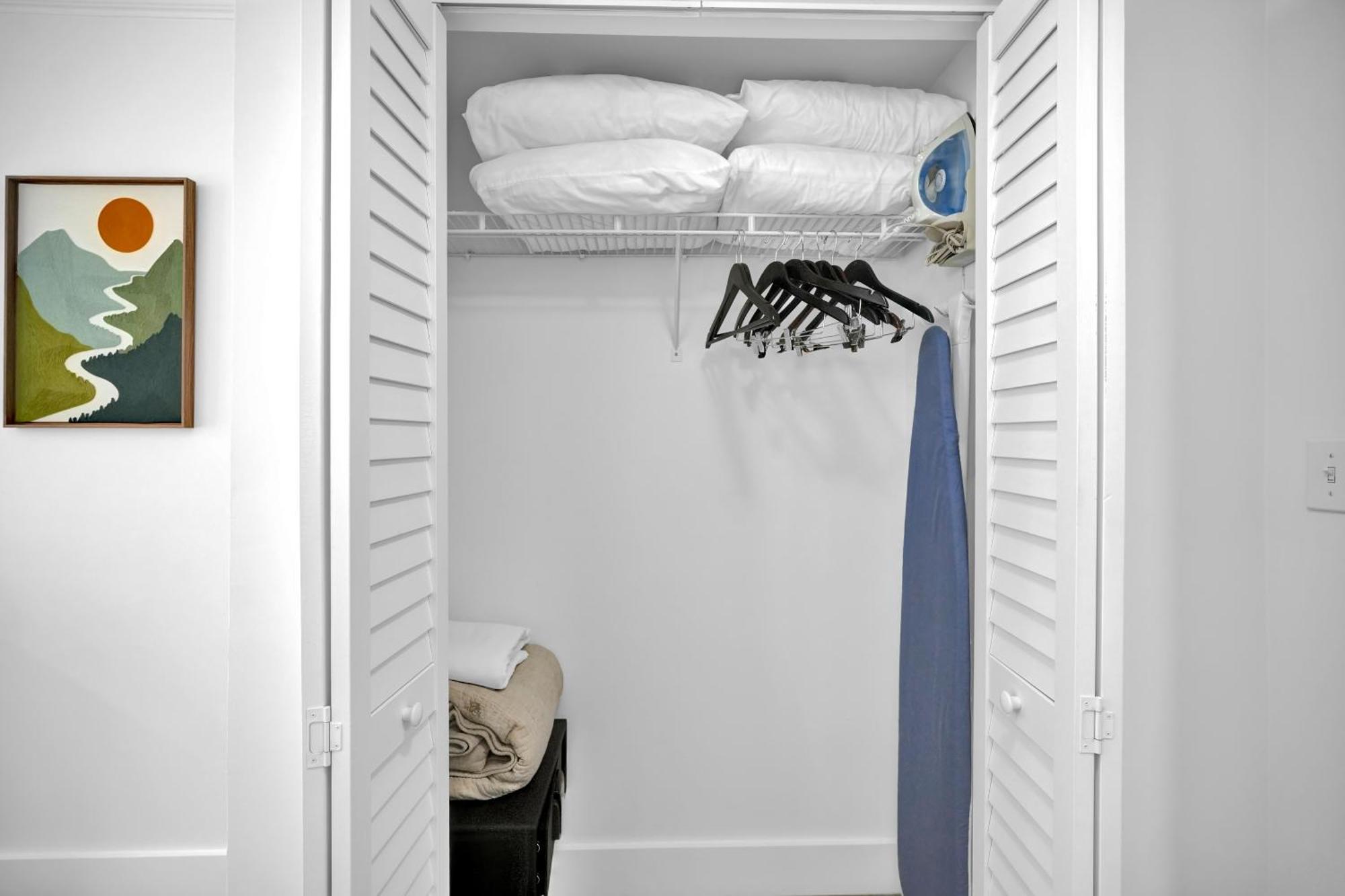 Serene Cozy Retreat With Balcony Free Parking Aparthotel