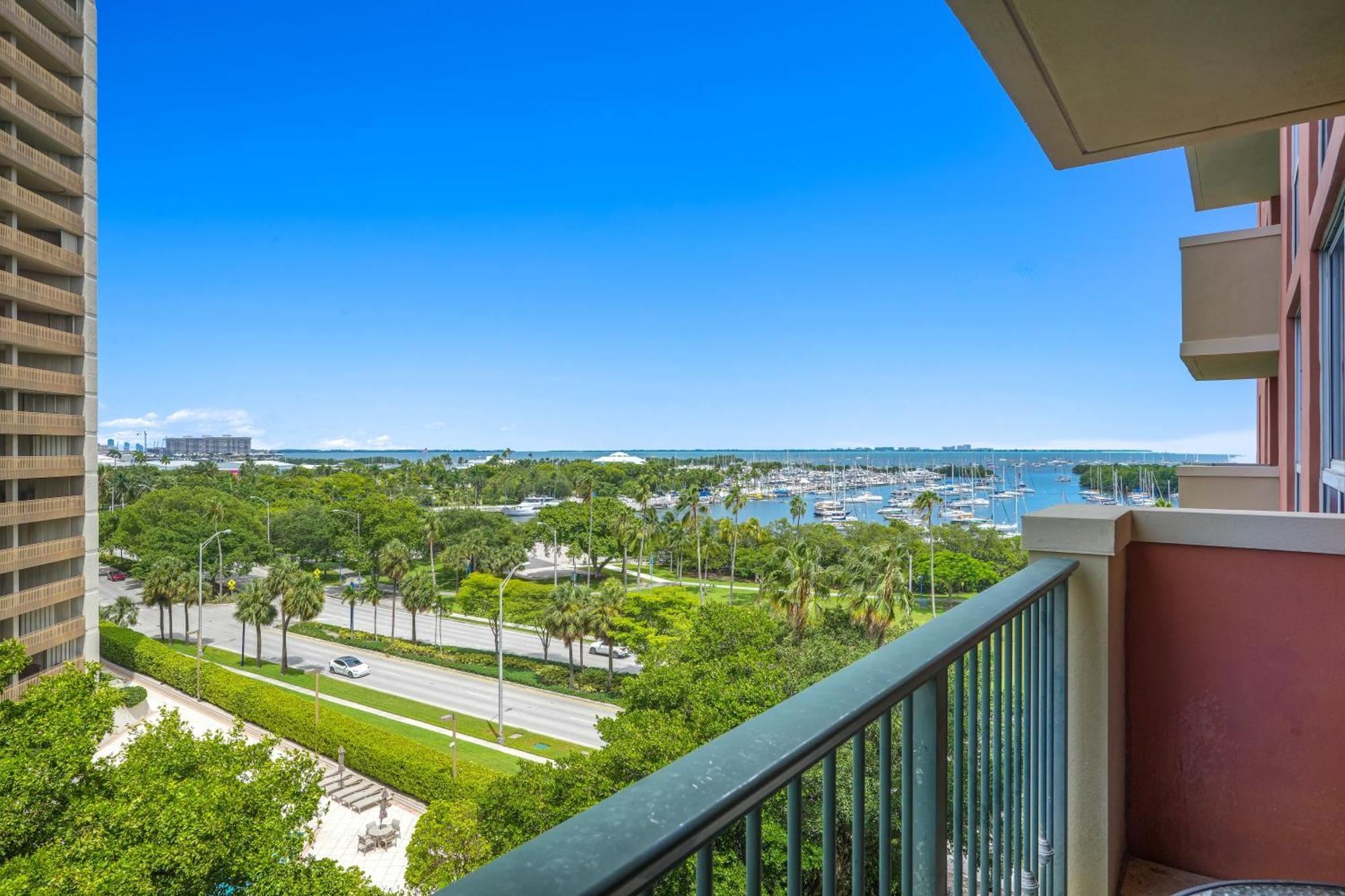 Serene Cozy Retreat With Balcony Free Parking Aparthotel *