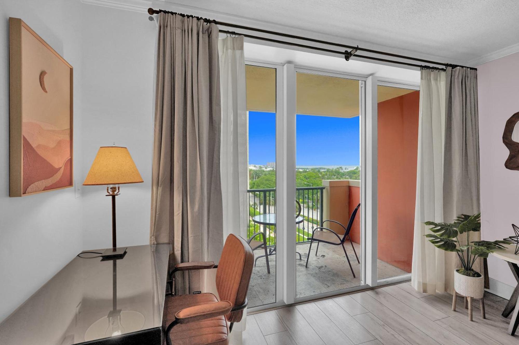 Aparthotel Serene Cozy Retreat With Balcony Free Parking